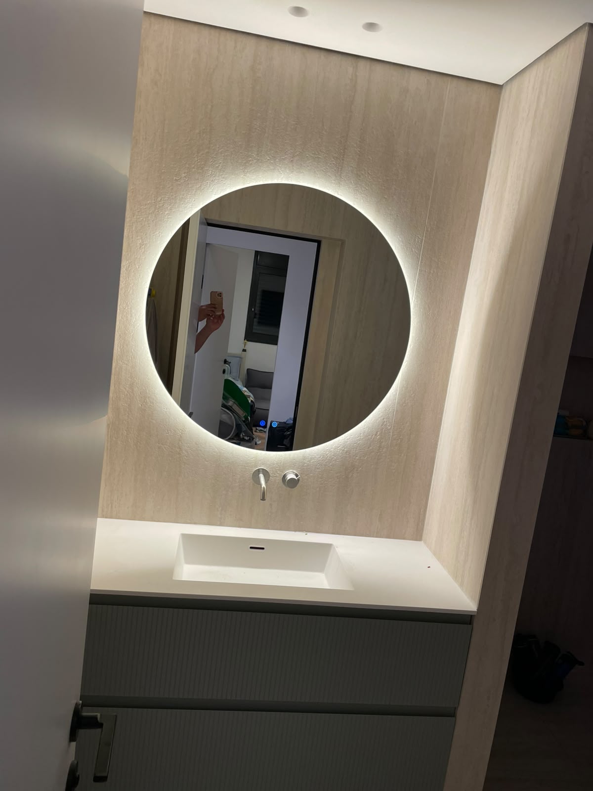 מראה עגולה עם תאורת LED אחורית ,ללא מסגרת